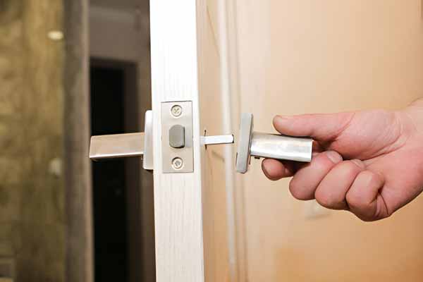 Emergency Locksmith close-up
