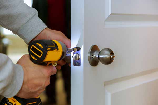 Lockout Service technician at work